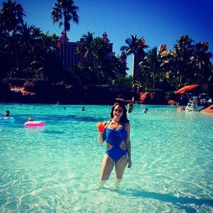 🚨 Kenneth Cole Reaction Monokini